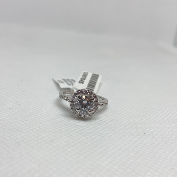 NWT Beautiful Shining Simulated Diamond Silvertone ring J-49 - Picture 4 of 8